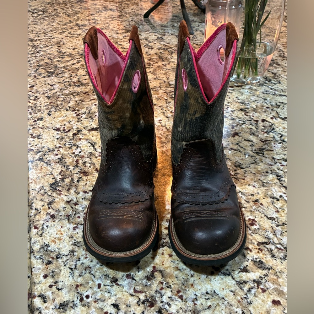 Women’s Ariat Brown and Pink Western Boots Size 8